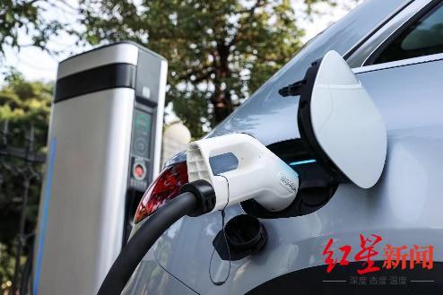 梅赛德斯-奔驰与宝马在中国合作建设超级充电网络，计划明年开始运营
